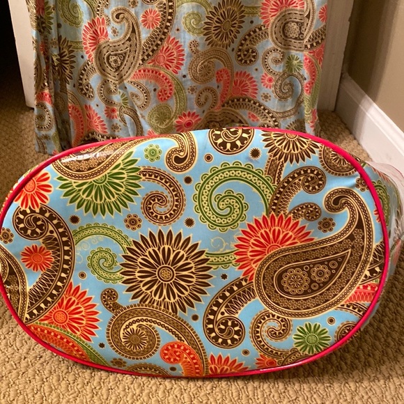 Matching beach cover up and bag - Picture 4 of 9